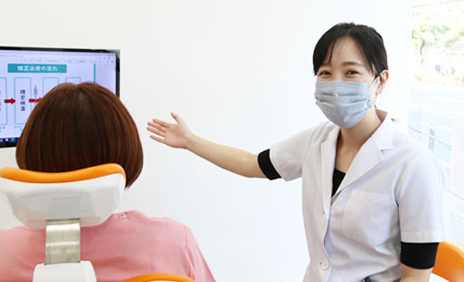 初回は矯正カウンセリングを実施