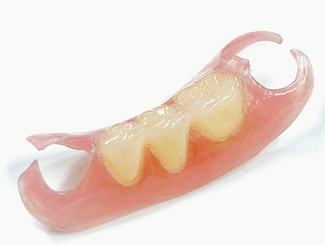 透明感のある素材でつくるジャストフィットデンチャー