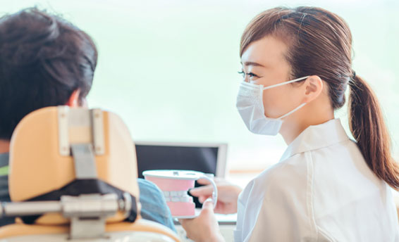 矯正歯科は矯正の専門医が担当