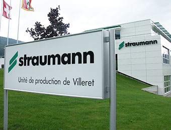 ストローマン純正品インプラント使用